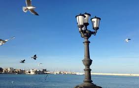 #Bari, avviato il restauro dei candelabri del lungomare